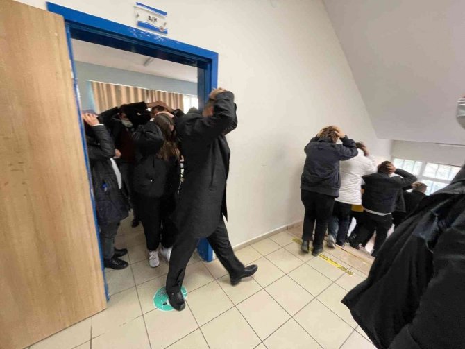 Yalova’daki Okullarda Deprem Tatbikatı