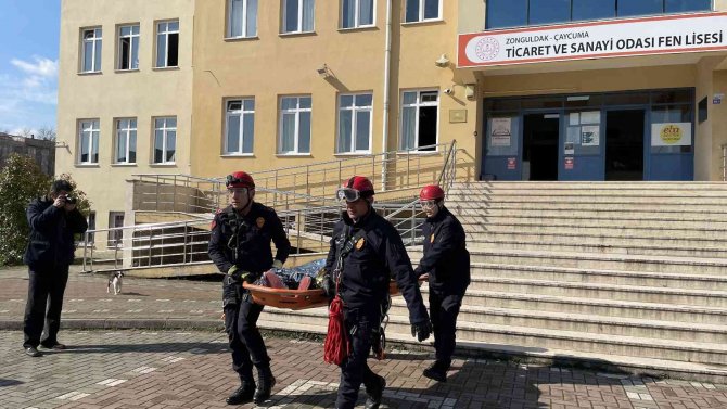 Öğrencilere “ Deprem Anı Ve Tahliye Tatbikatı” Anlatıldı
