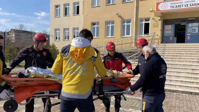 Öğrencilere “ Deprem Anı Ve Tahliye Tatbikatı” Anlatıldı