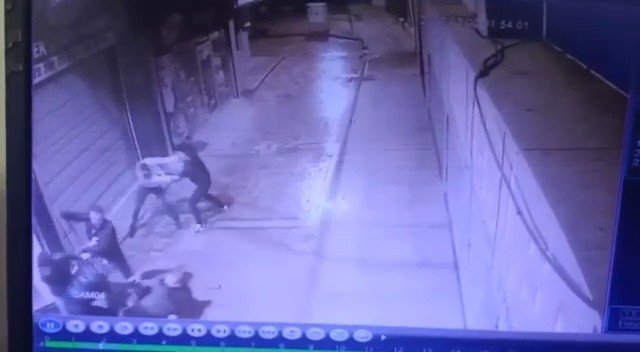 Üç Kişinin Bıçaklandığı Dehşet Anı Güvenlik Kamerasında