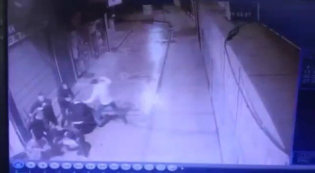Üç Kişinin Bıçaklandığı Dehşet Anı Güvenlik Kamerasında