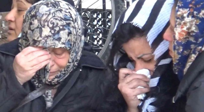İ̇stanbul’da Sır Ölüm, Gözyaşlarıyla Toprağa Verildi