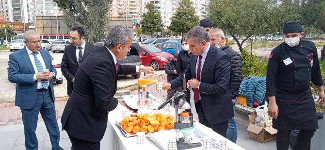 Adana’da ‘Sigara İçme, Portakal Suyu İç’ Etkinliği