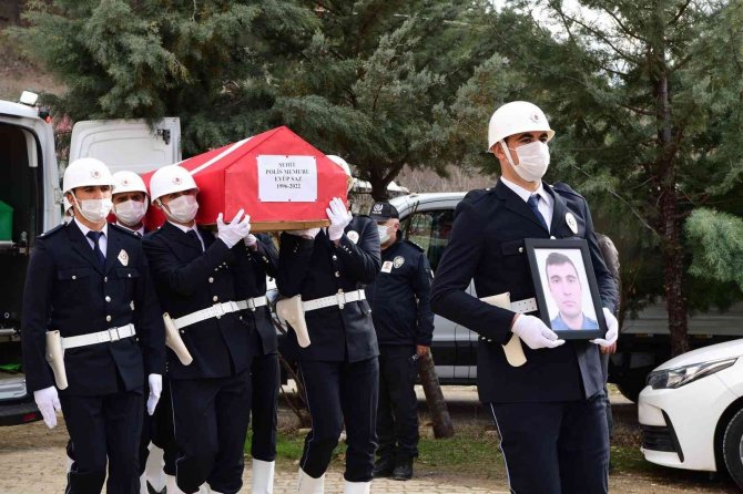 Kazada Şehit Olan Polis Memuru Son Yolculuğuna Uğurlandı