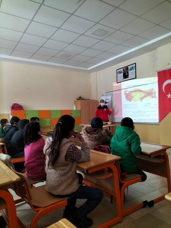 Akut Eskişehir’den Muş’taki Öğrencilere Afet Bilinçlendirme Semineri