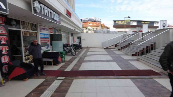Asansörlü Utanç Duvarı