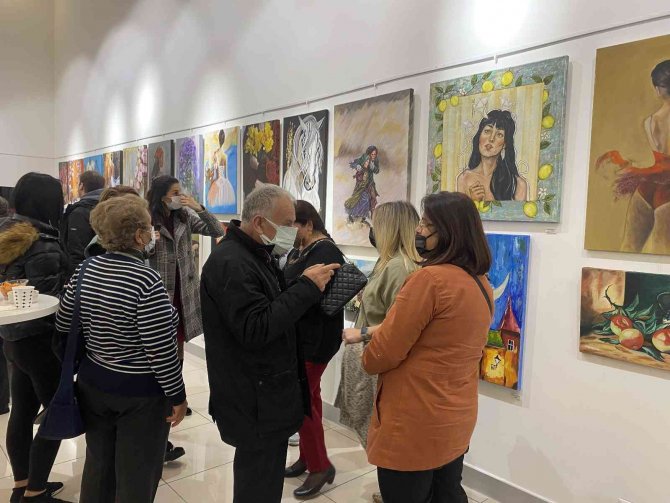 Ataşehir’de “Rengarenk Kadınlar” Resim Sergisi Kapılarını Açtı