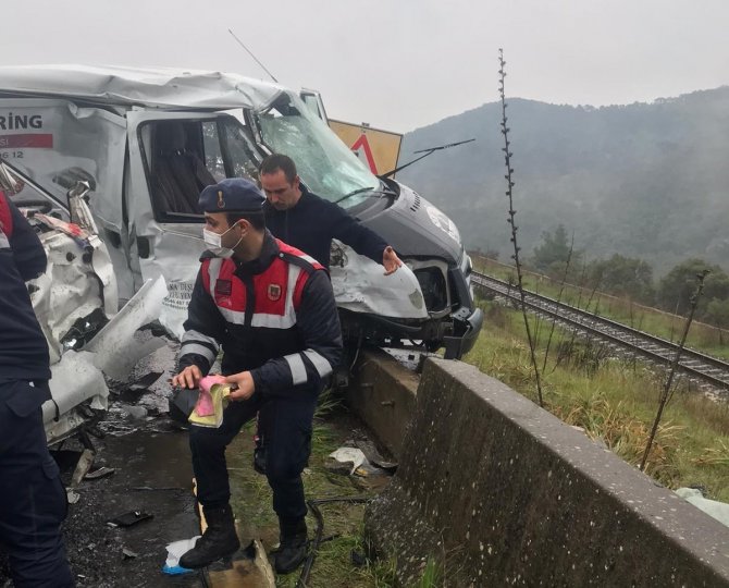 Aydın’da Trafik Kazası: 1’i Ağır 3 Yaralı