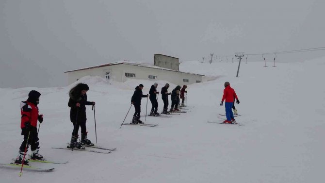 Bitlis’te 1 Liraya Kayak Eğitimi