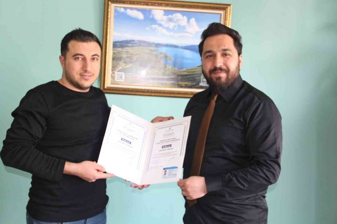 Ticari Pilot Eğitimi Alan Gazetecilere Sertifika Ve Ehliyetleri Verildi