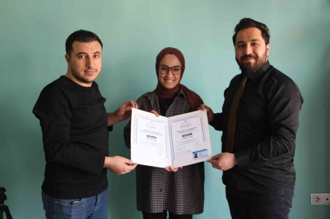 Ticari Pilot Eğitimi Alan Gazetecilere Sertifika Ve Ehliyetleri Verildi