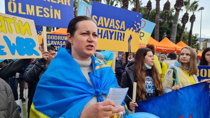 Bodrum’da Rusya’nın Saldırısı Protesto Edildi