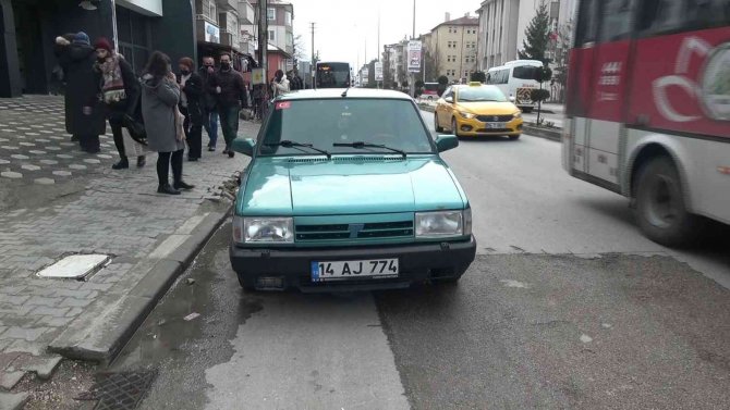 Uygulama Yapan Polisi Görünce Otomobilini Bırakıp Kaçtı