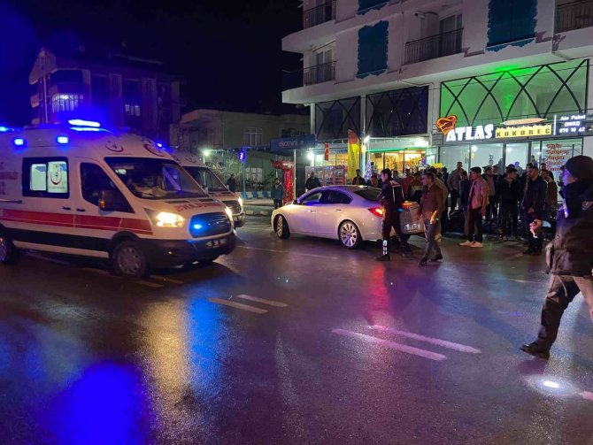 Tartıştığı İki Kişiyi Bıçaklayıp Kaçtı: 1 Ölü, 1 Yaralı