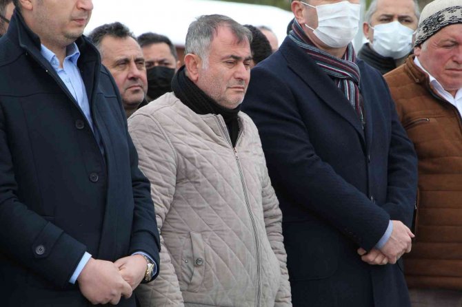 Kazada 3 Arkadaşıyla Birlikte Ölen Genç Kız Gözyaşları Arasında Toprağa Verildi