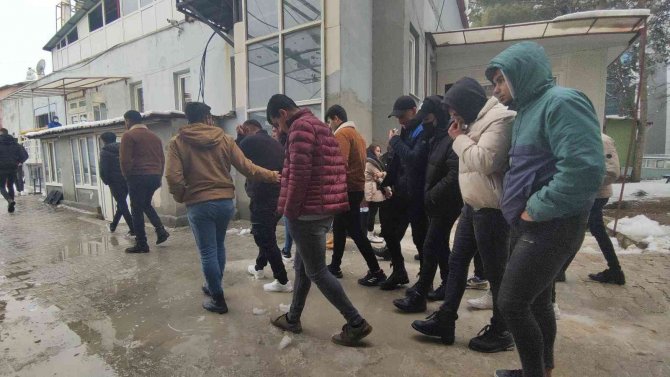 Kazada Ölen Dört Gencin Cenazeleri Gözyaşları İçinde Ailelere Teslim Edildi