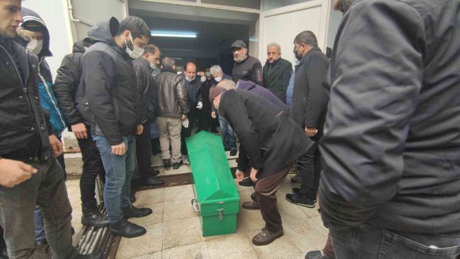 Kazada Ölen Dört Gencin Cenazeleri Gözyaşları İçinde Ailelere Teslim Edildi