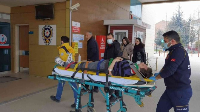 Bursa’da Tadilat Yaparken Merdiven Boşluğuna Düşerek Yaralandı