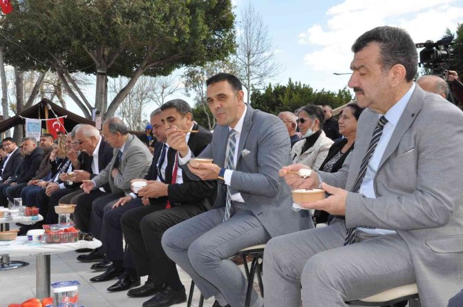 “Silifke’nin Yoğurdu” Türküsü İle Göbek Atıp Yoğurt Şenliği Yaptılar