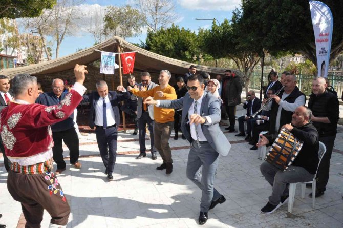 “Silifke’nin Yoğurdu” Türküsü İle Göbek Atıp Yoğurt Şenliği Yaptılar