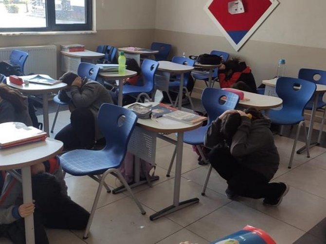 Bahçeşehir Kolejinde Deprem Tatbikatı Yapıldı