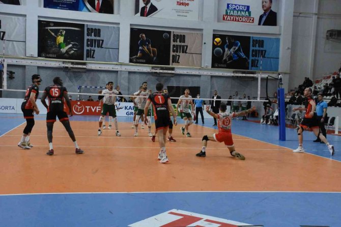 Efeler Ligi: Cizre Belediyespor: 0 - Ziraat Bankası: 3