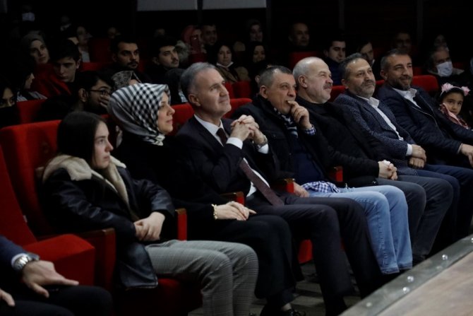 Dursun İ̇stemez Adlı Oyun İ̇negöllü Sanatseverlerle Buluştu