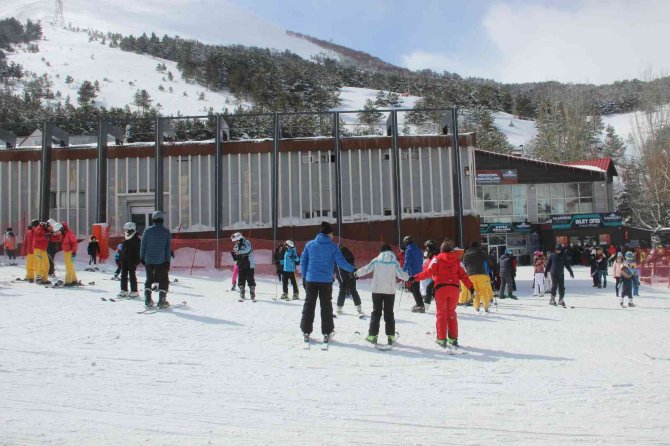 Yağan Kar Palandöken’e İlaç Gibi Geldi, Pistler Doldu Taştı