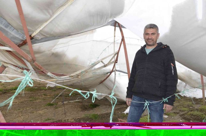 Burdur’da Karın Ağırlığına Dayanamayan Seralar Çöktü