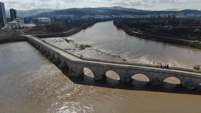 Kızılırmak’taki Yüksek Debi Endişeyi Umuda Dönüştürdü