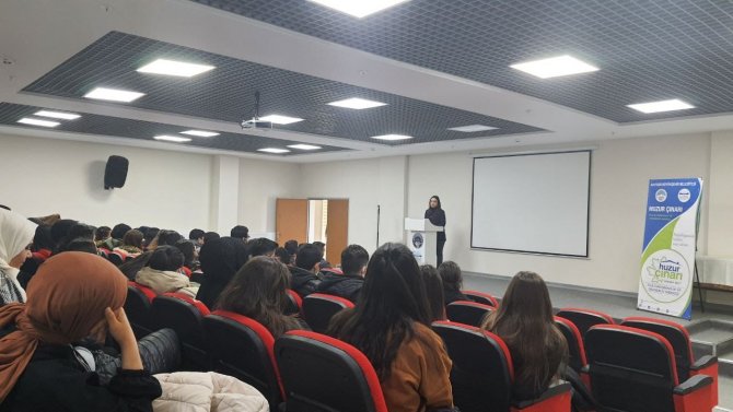Büyükşehir Huzur Çınarı’nda Öğrencilere Motivasyon Ve Sınav Bilgileri Semineri