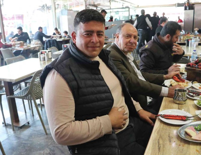 Adanalıların Obez Olduğu Ortaya Çıktı, Vatandaşlar ‘İ̇yi Ki Obeziz’ Dedi