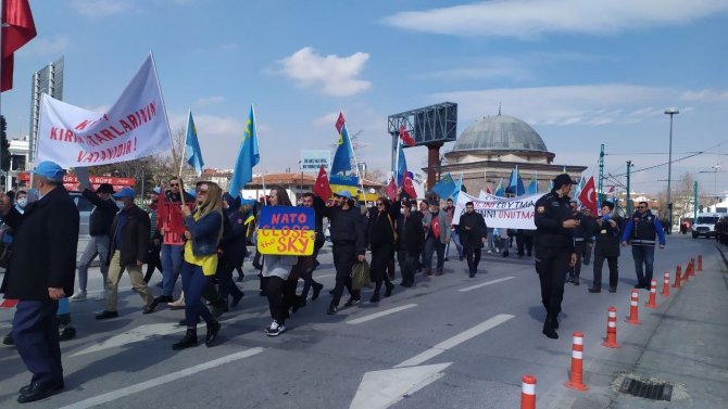 Konya’da Yaşayan Kırım Türkleri Ve Ukraynalılar Savaşın Durması İçin Yürüdü