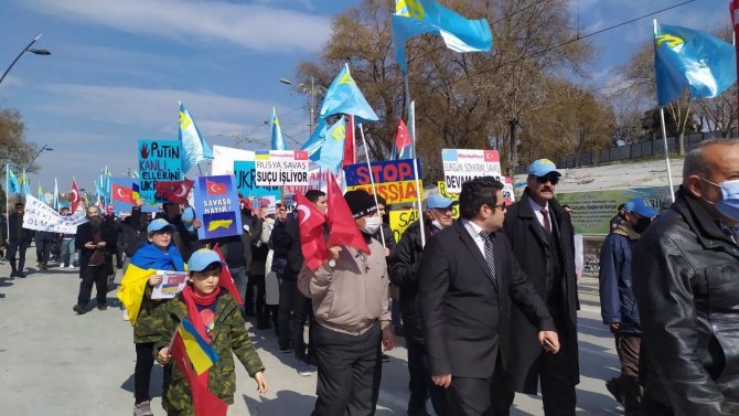 Konya’da Yaşayan Kırım Türkleri Ve Ukraynalılar Savaşın Durması İçin Yürüdü