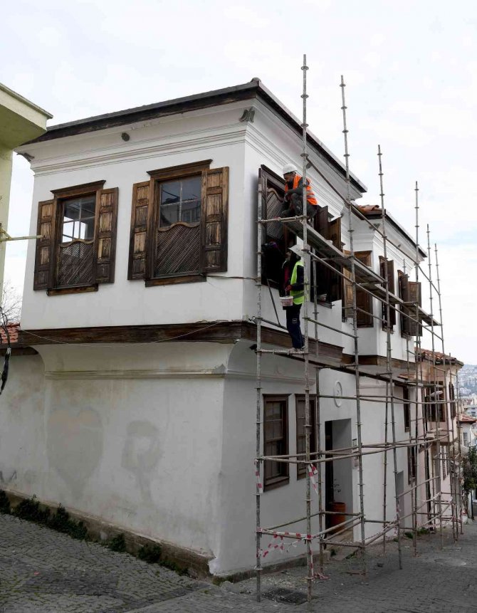 Kuşadası’nın İki Tarihi Evi Kültür Ve Sanat Merkezine Dönüşüyor