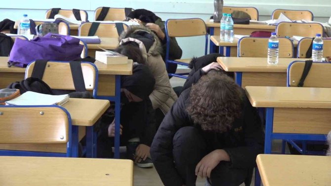 Tuzla’da 59 Bin 600 Öğrencinin Katılımıyla Deprem Tatbikatı Yapıldı