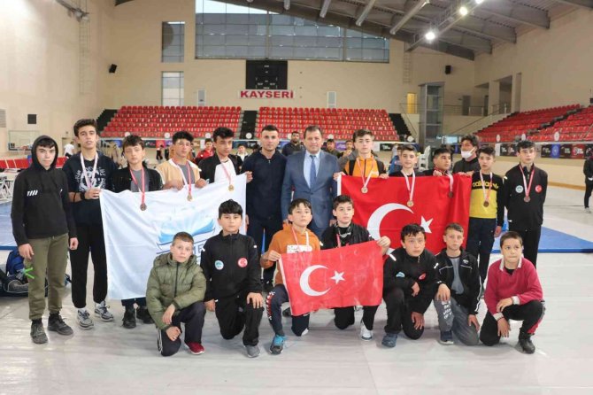 Okullar Arası Yıldız Güreş Müsabakaları Tamamlandı