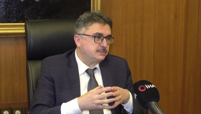 Prof. Dr. Tufan Tükek: “Kapalı Alanda Maske En Azından Nisan, Mayıs’a Kadar Devam Etmeli”