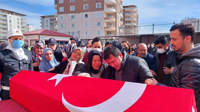 Kazada Şehit Olan Polis Memuru Eyüp Saz Memleketine Uğurlandı