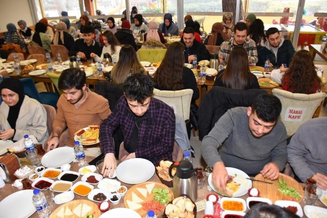 Şehzadeler Belediyesi Üniversite Gençliğiyle Güç Birliği Yaptı