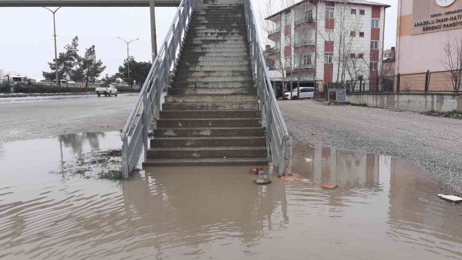 Osmancık’taki Üst Geçit Yağış Başlayınca Devre Dışı Kalıyor