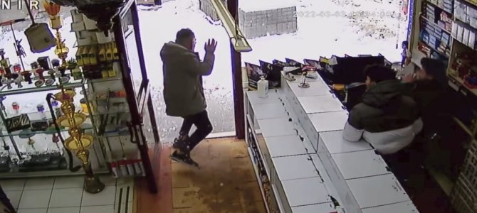 Isparta’da Çatıdan Düşen Kar Kütlesinin Altında Kalmaktan Son Anda Kurtuldu