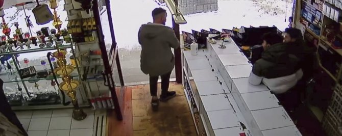 Isparta’da Çatıdan Düşen Kar Kütlesinin Altında Kalmaktan Son Anda Kurtuldu