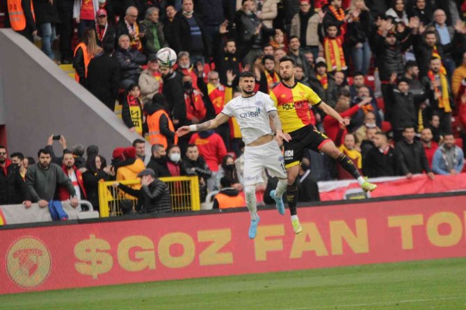 Spor Toto Süper Lig: Göztepe: 1 - Kasımpaşa: 1 (İ̇lk Yarı)