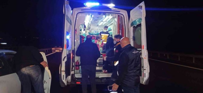 Otoyolda Kamyon İle Otomobil Çarpıştı: 2’si Çocuk 3 Kişi Yaralandı