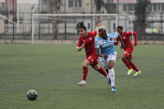 Turkcell Kadın Futbol Süper Ligi: Konak Belediyespor: 2 - Trabzonspor: 0