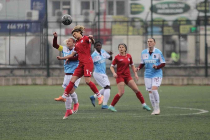 Turkcell Kadın Futbol Süper Ligi: Konak Belediyespor: 2 - Trabzonspor: 0