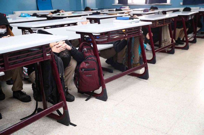 Ümraniye’de ’Deprem Anı Ve Tahliye’ Tatbikatı
