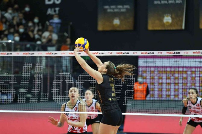 Lider Vakıfbank Kazanmaya Devam Ediyor