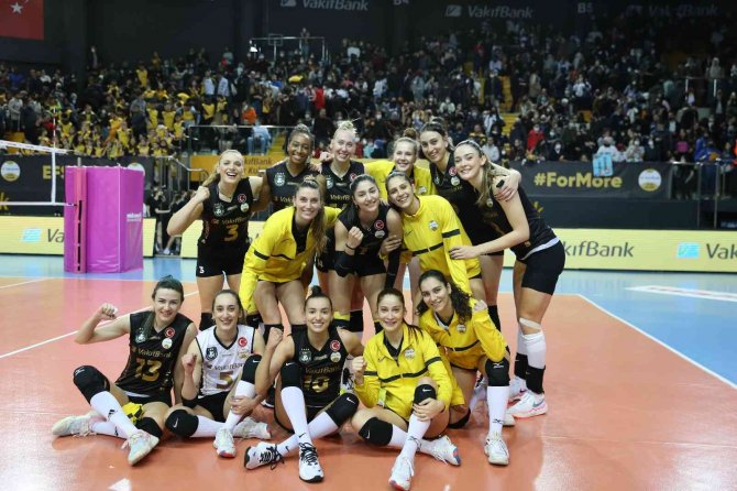 Lider Vakıfbank Kazanmaya Devam Ediyor